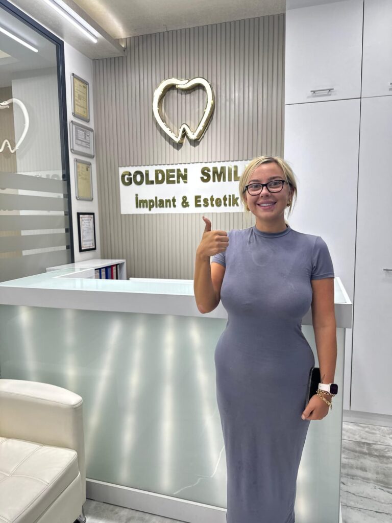 Dental Implants 4 1000644496
